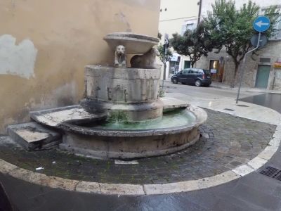 Ascoli Piceno - Fontane pubbliche nel degrado, polemica da parte della minoranza