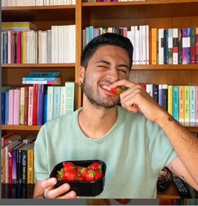 Amadio, giovane influencer sambenedettese, commenta libri sui social