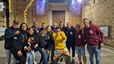 La festa di Santa Lucia a Montefiore, “Cabaret and Music Show” col botto grazie all’agenzia Lido degli Aranci di Grottammare