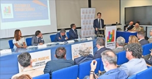 IL PRESIDENTE ACQUAROLI ALL&rsquo;ASSEMBLEA CONGRESSUALE DI ANCI MARCHE: &ldquo;SFRUTTARE AL MEGLIO LE RISORSE DISPONIBILI PER GARANTIRE SVILUPPO E COMPETITIVITA&rsquo;&rdquo;