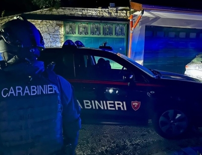 Trovato davanti al bar con la droga negli slip: arrestato un minore