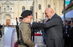 Ascoli Piceno - Giuramento di 800 nuovi soldati in piazza del Popolo, presente anche il ministro Crosetto