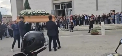 Ascoli Piceno - Pagliare in lacrime per l'ultimo saluto al giovane centauro Alessio Pasquelli