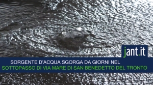 Una sorgente d'acqua sgorga nel sottopasso di Via Mare a San Benedetto del Tronto