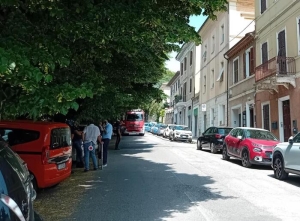 L'uomo barricato in casa ha accettato di uscire e farsi medicare