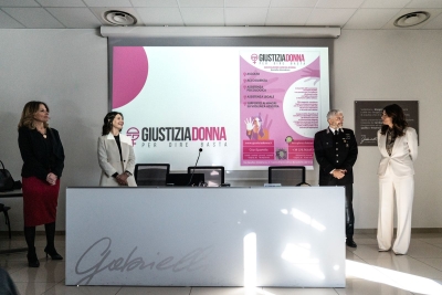 Contro la violenza, contro le violenze.