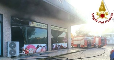 Incendio in uno spaccio aziendale a Colleranesco