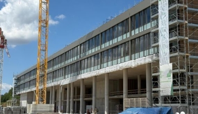 CAMERANO, SVELATA LA FACCIATA DEL NUOVO OSPEDALE INRCA  E PRONTA LA "STANZA TIPO": L'OSPEDALE SARA' PRONTO PER IL 2026