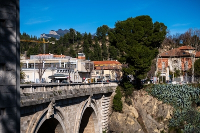 Tenta di lanciarsi nel vuoto dal Ponte Nuovo, donna salvata dalla Polizia Locale di Ascoli Piceno
