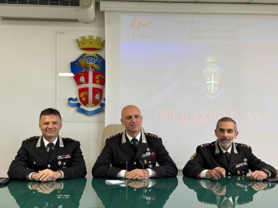 Cocaina low cost nei parcheggi dei supermercati, otto gli arresti