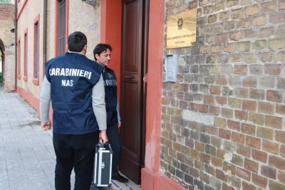 Pesce scaduto e scarsa igiene, pesanti sanzioni dei Nas nelle Marche