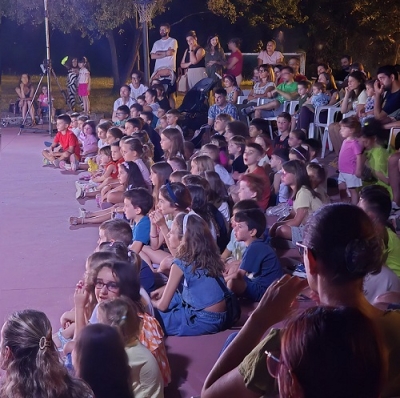 Fiabe al parco, bagno di folla per il primo appuntamento della rassegna teatrale per bambini 2025