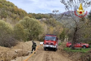 Scivola mentre lavora su una tubazione, operaio infortunato