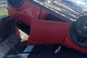 Auto si ribalta sulla A14 nei pressi di Pedaso, tre feriti e code in autostrada