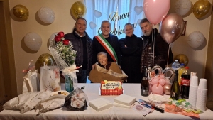 Compie 100 anni la signora Bice Piattoni
