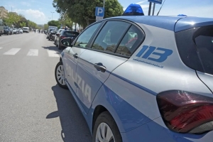 Colpito da una bottigliata durante una lite, intervento polizia
