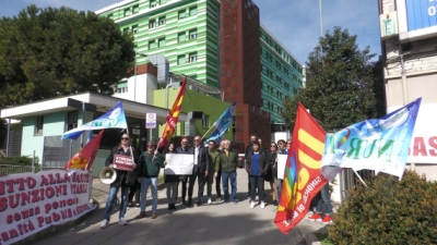 Proteste per la sanità del sud delle Marche davanti al Madonna del Soccorso