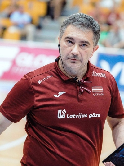 Daniele Mario Capriotti, allenatore sambenedettese di pallavolo, porta la nazionale femminile della Lettonia nella fase finale del Campionato Europeo 2026