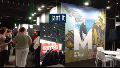 LE MARCHE PROTAGONISTE A SMAU MILANO 2025: TRE IMPRESE PREMIATE E QUINDICI STARTUP IN VETRINA PER RACCONTARE L’INNOVAZIONE DEL TERRITORIO