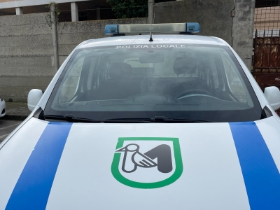 Ascoli Piceno - Vigile urbano aggredito in centro, colpito con un pugno in faccia