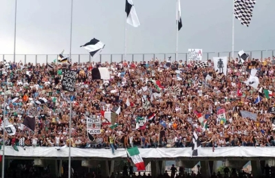 Derby Ascoli-Samb, i tifosi bianconeri protestano contro le restrizioni