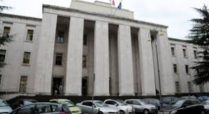 Ascoli Piceno - Abusi sessuali sulla figlia, condannato a nove anni