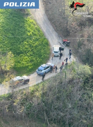 Furto d'auto, speronamenti, fuga rocambolesca ed inseguimento spettacolare per un uomo che il giudice aveva appena rimesso in libert&agrave;: arrestato