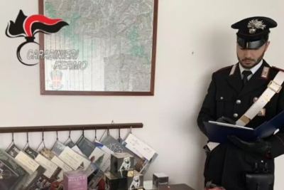 Ruba profumi per 400 euro, denunciato dai Carabinieri