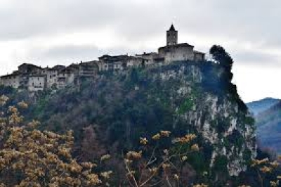 MArCHESTORIE, a Castel Trosino la Compagnia dei Folli in scena con lo spettacolo 