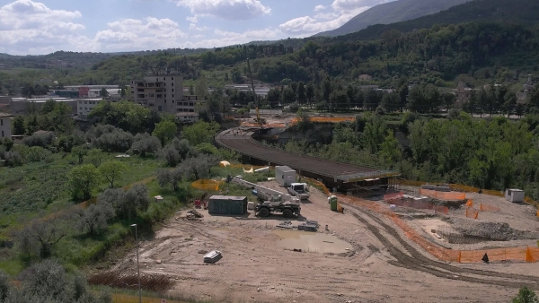 Ascoli Piceno - Lavori nel vivo, il ponte tra Monticelli e Castagneti sar&agrave; percorribile per l'estate