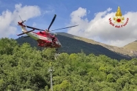 Donna precipita in un dirupo e muore durante un'escursione