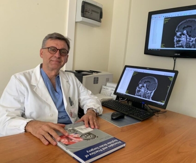 “Questione di testa”: il neurochirurgo Sandro Carletti spiega ai cittadini come affrontare il mal di testa