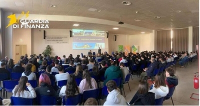 Finanza Ascoli Piceno a scuola con il progetto 'Educazione alla Legalità Economica'
