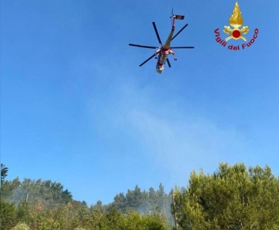 Incendio in un bosco a Ponzano di Fermo, una persona ustionata