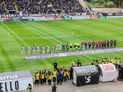 Indossa abbigliamento dell'Ascoli calcio, aggredito brutalmente un 15enne
