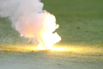 Lancio di un petardo della curva dell'Ascoli, due Daspo da 15 mesi