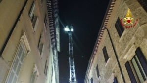 Vento forte nel Piceno, cade una lamiera e ferisce una ragazza