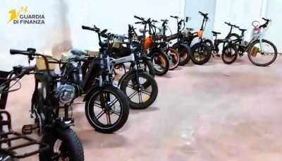 Roseto degli Abruzzi: la Guardia di Finanza sequestra 190 biciclette a pedalata assistita