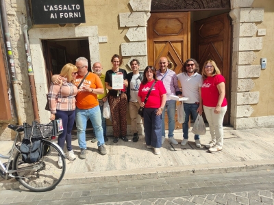 Il Movimento 5 Stelle di Teramo ad Ascoli per omaggiare Lorenza Roiati