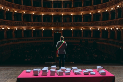 Al Teatro Ventidio Basso si è svolta la cerimonia di consegna della Costituzione ai diciottenni