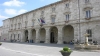 Ascoli Piceno - Cade sui sanpietrini e fa causa: assolto il dirigente del Comune