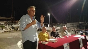 Mistero e applausi: Paolo Roversi e L&rsquo;enigma Kaminski conquistano il Circolo Nautico