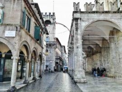 Ascoli Piceno - Commercio in centro storico, tante iniziative del Comune per aiutare i negozianti