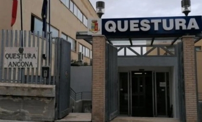 Giovane accoltellato ad Ancona, tre ragazzi portati in Questura e denunciati