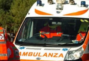 Tragico scontro tra auto e scooter, morto un 49enne