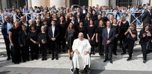 Maltignano - Il coro della parrocchia di Caselle si esibisce davanti a Papa Francesco