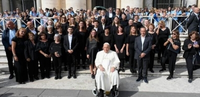 Maltignano - Il coro della parrocchia di Caselle si esibisce davanti a Papa Francesco