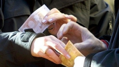 Pineto: tenta l'estorsione nei confronti del proprio amante, arrestata