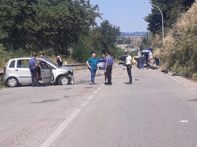 Ascoli Piceno - Schianto dopo l'inseguimento, i due fuggitivi sono ricoverati