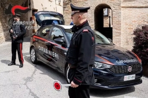 Picchiato e derubato su una panchina, due furti al Palasport